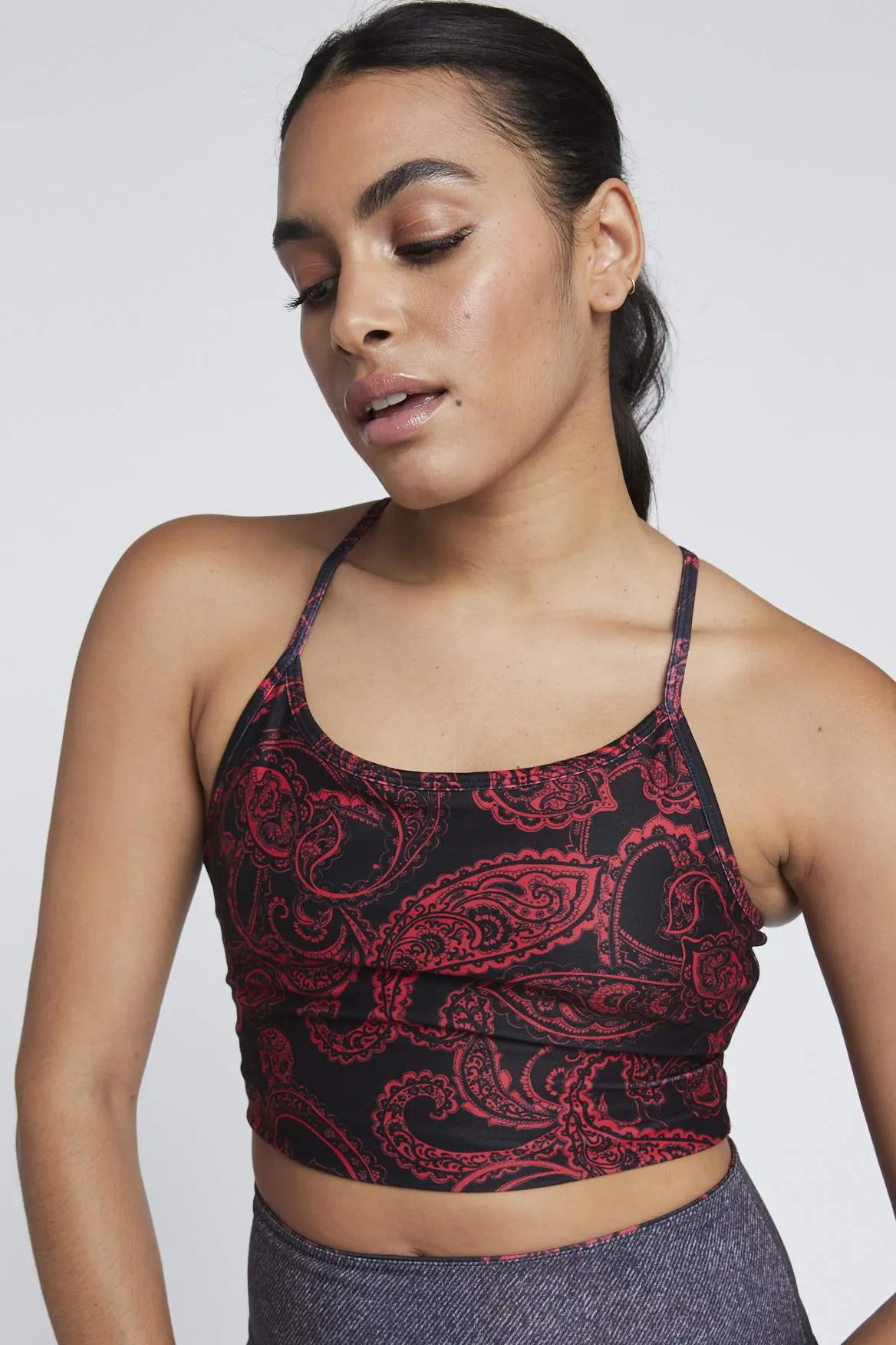 Avery Cropped Tank Red Paisley