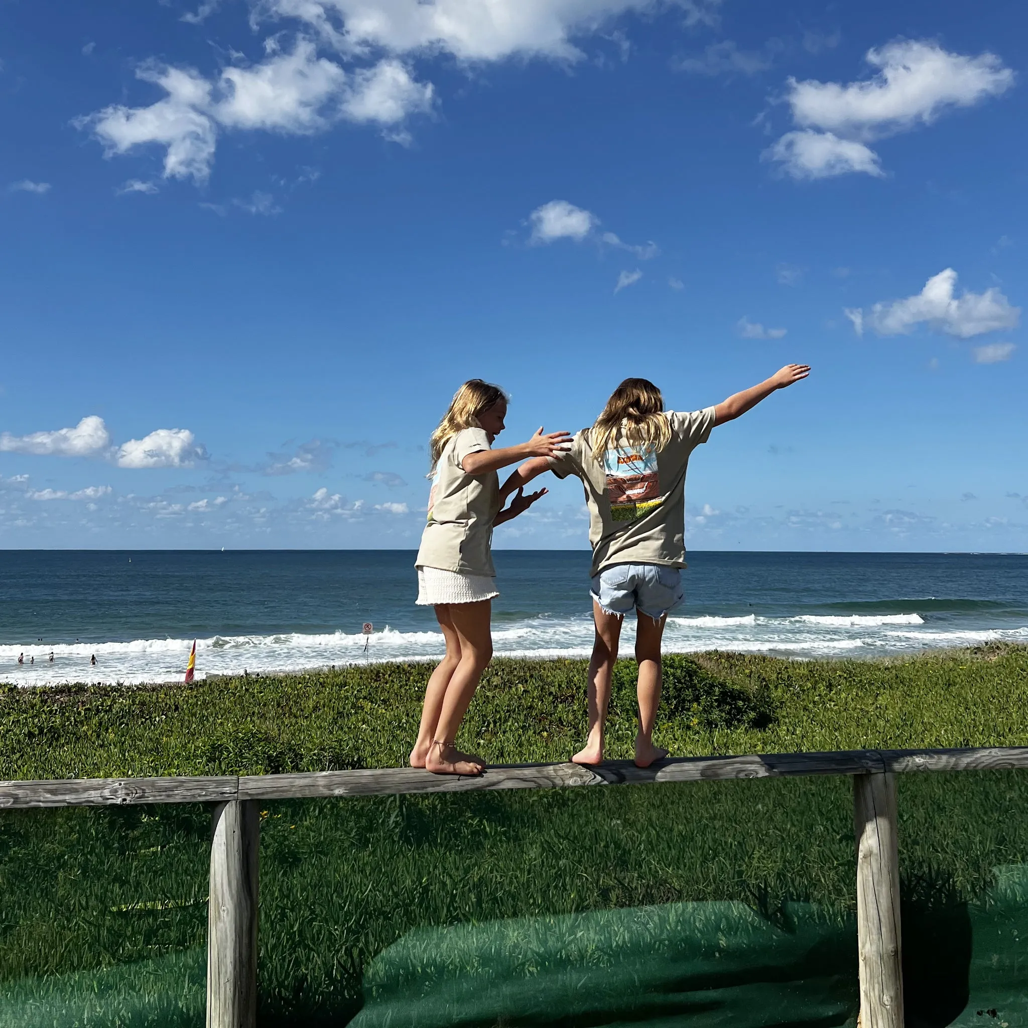 Sydney Surf Pro Youth Tee - Sand