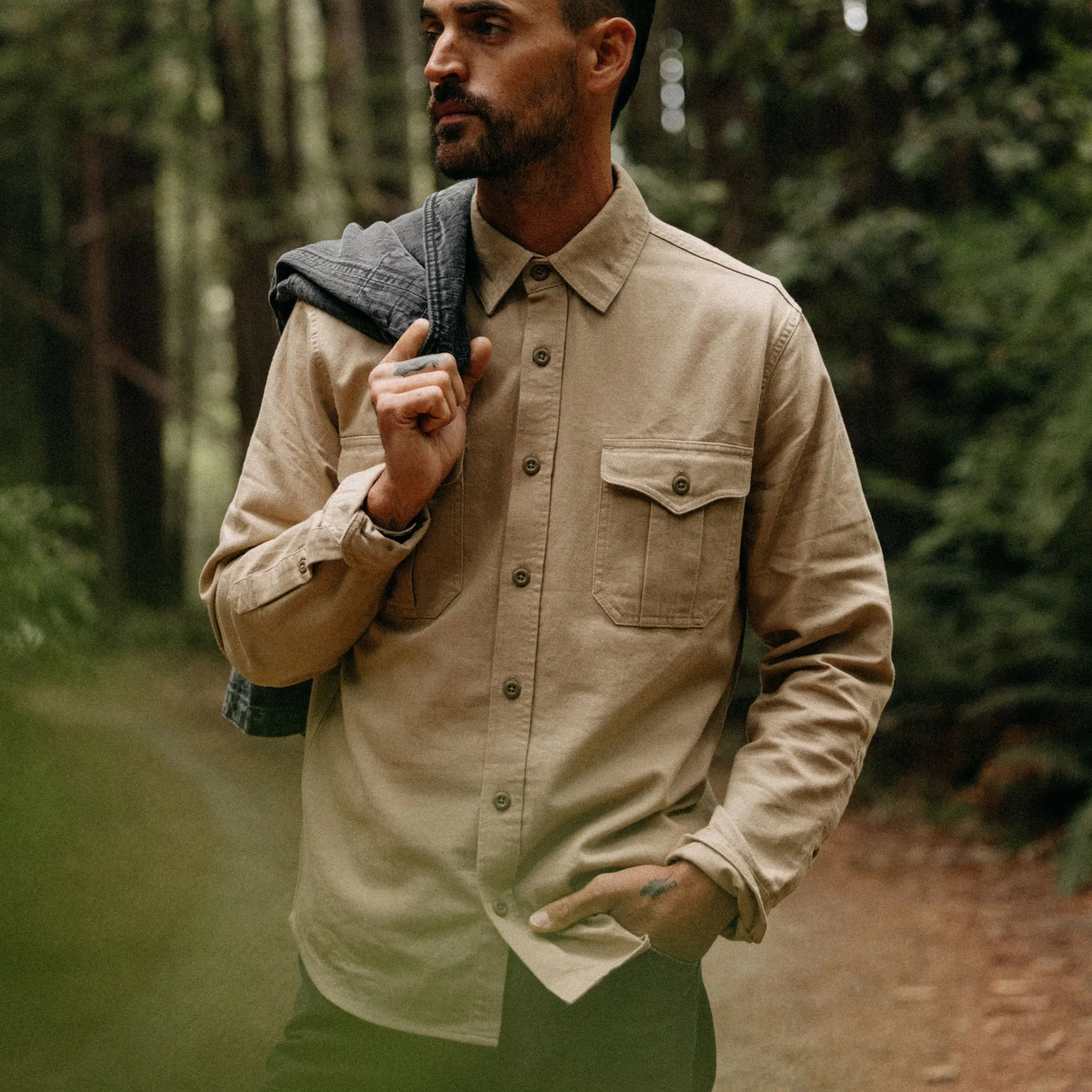 The Saddler Shirt in Light Khaki Twill