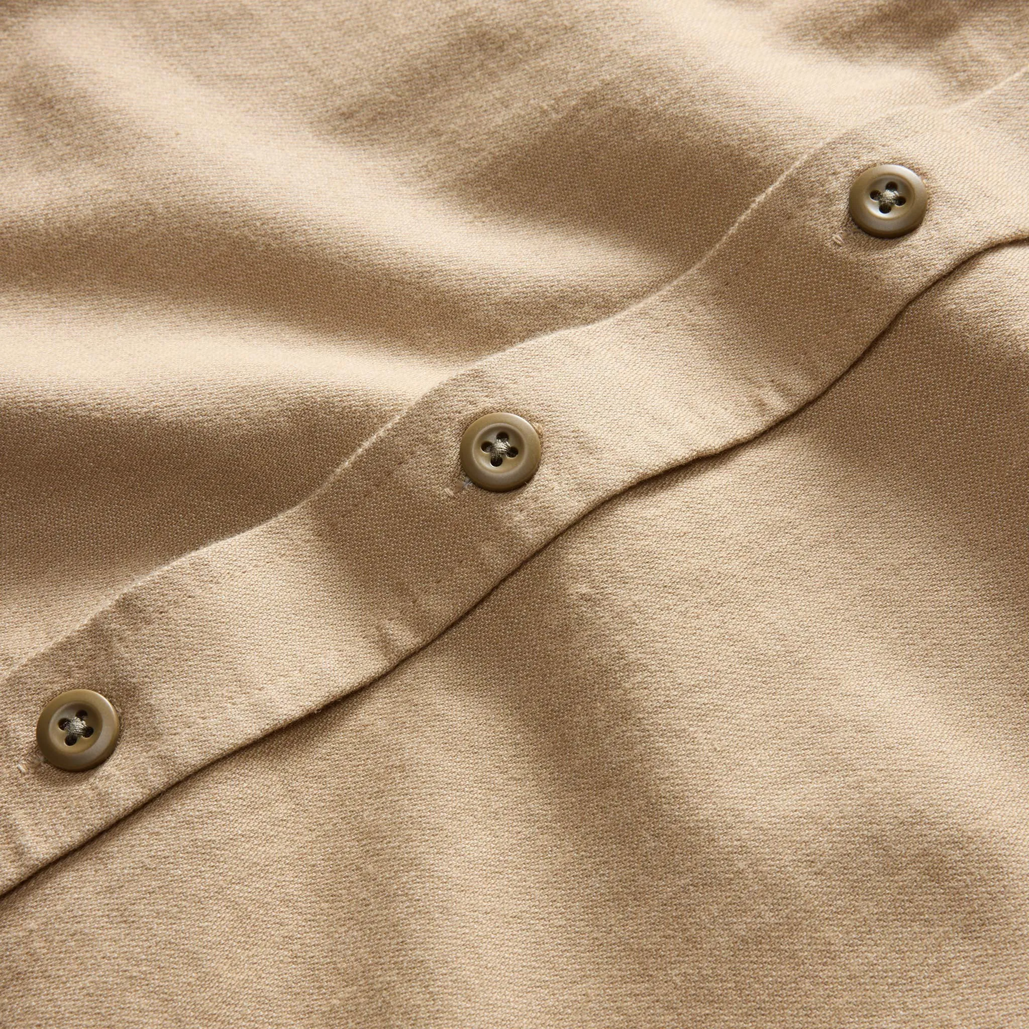 The Saddler Shirt in Light Khaki Twill