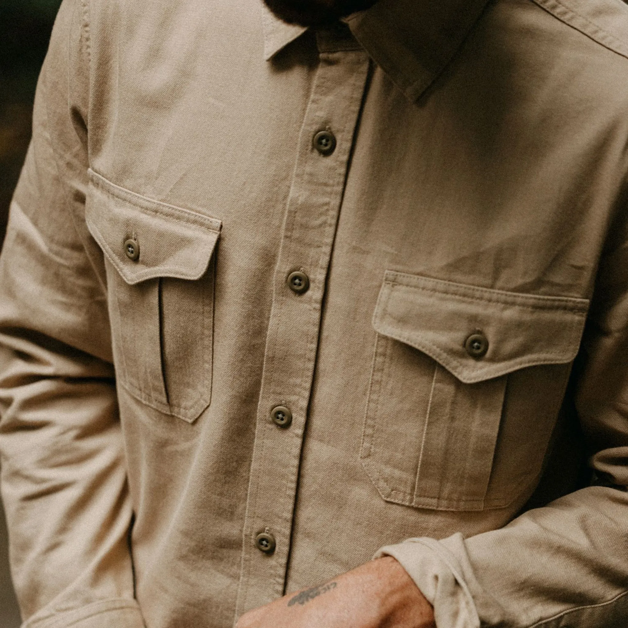 The Saddler Shirt in Light Khaki Twill