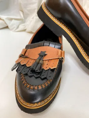 VINTAGE LEATHER LOAFERS [ Black, Tan, Tassels, Fringe, SIZE 6 1/2 ]